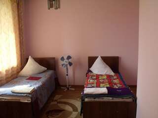 Хостелы Hostel Visit Osh Ош Двухместный номер с 2 отдельными кроватями-2